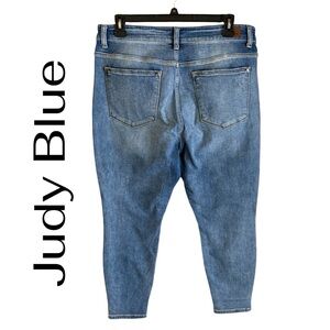Judy Blue Women's Light wash Slim Fit Jeans. 16W. Like new preowned!